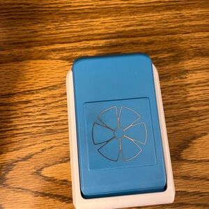 Creative Memories Embosser Shutter Punch